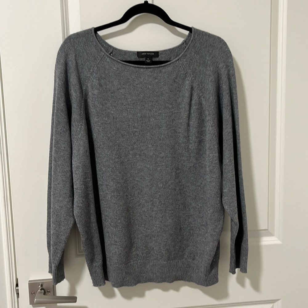Gray seater